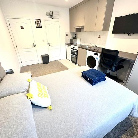 Bright Modern, Private Apartment,15 Mins To Central London Хендон Экстерьер фото