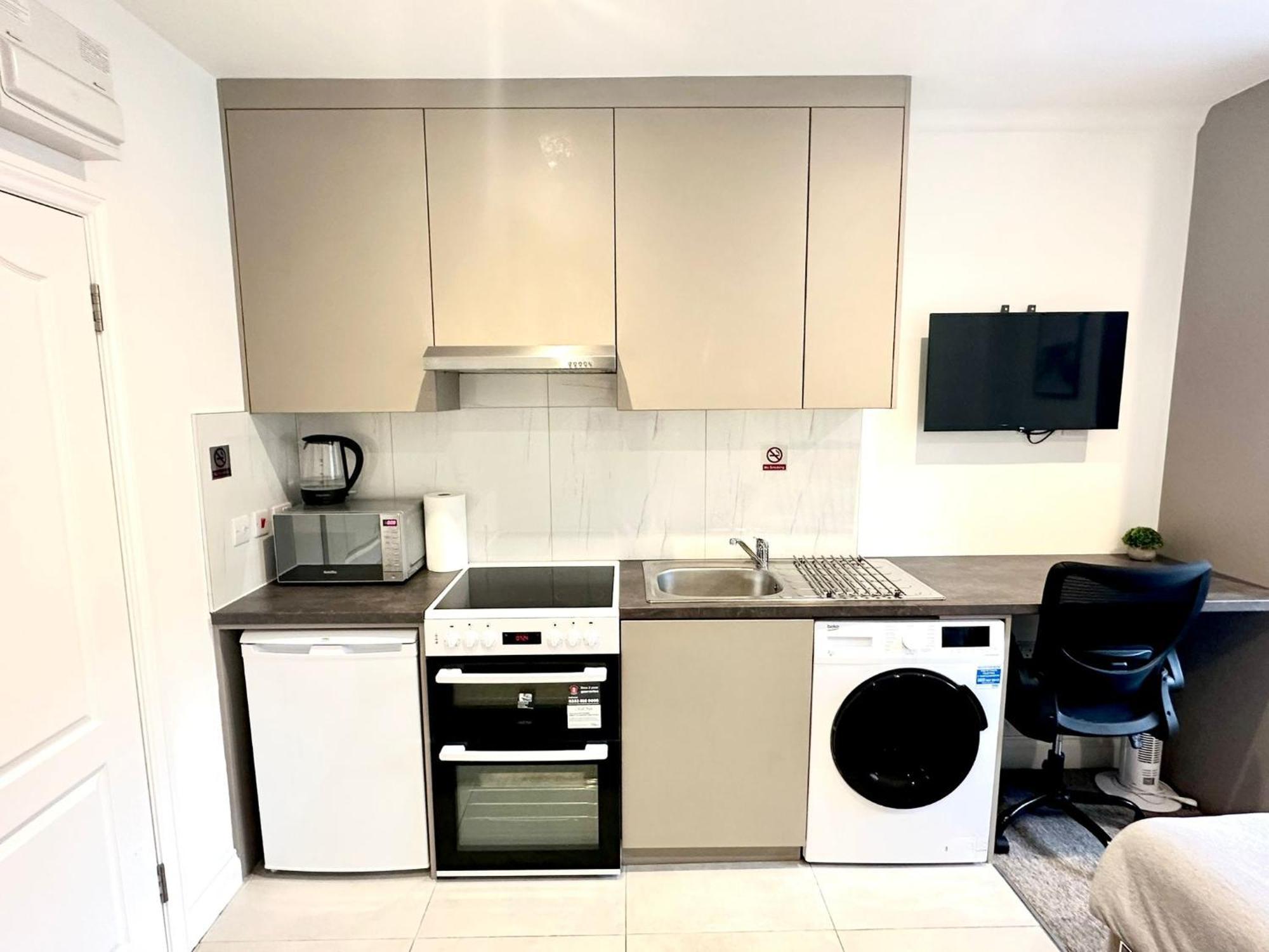 Bright Modern, Private Apartment,15 Mins To Central London Хендон Экстерьер фото