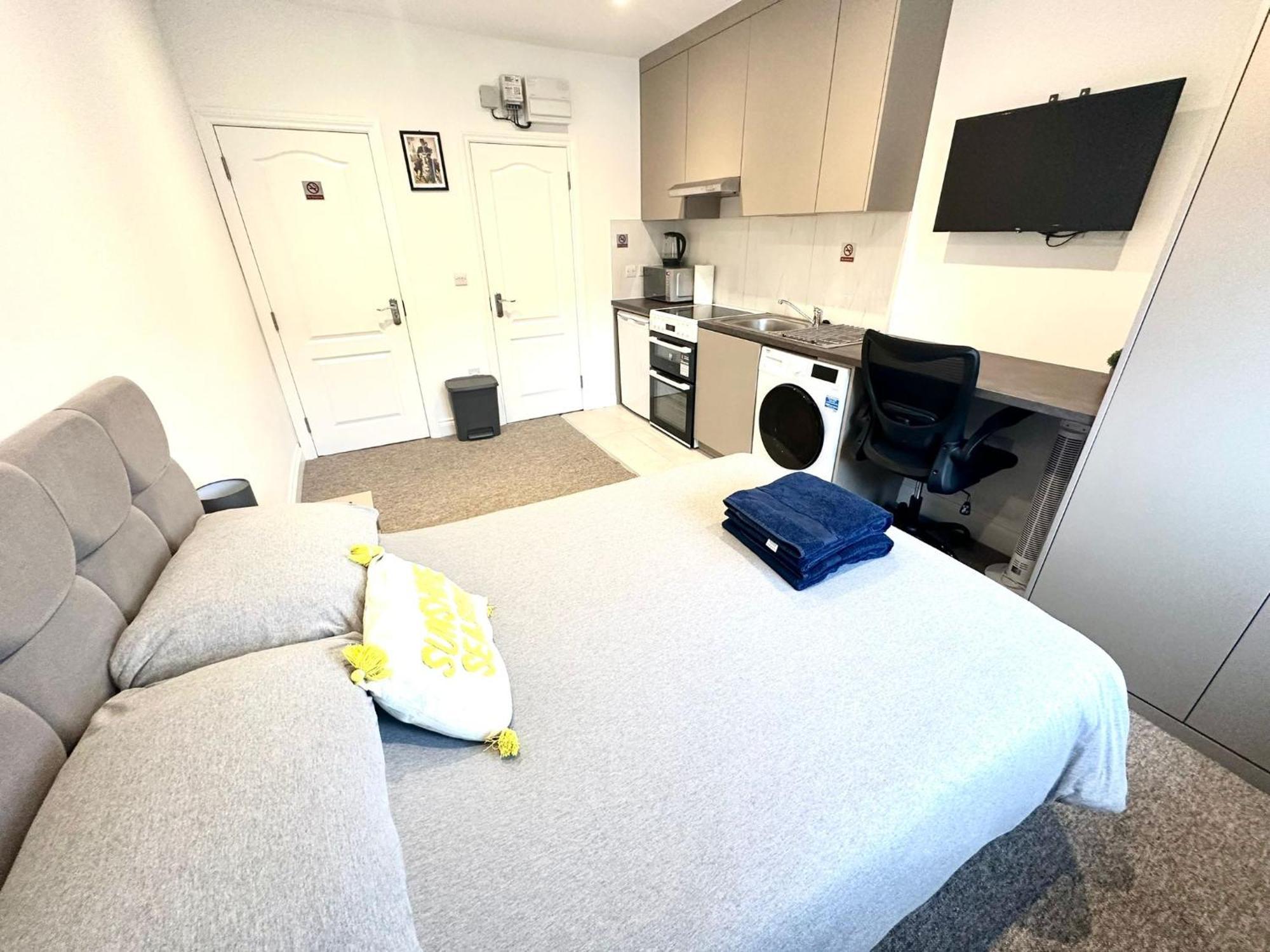 Bright Modern, Private Apartment,15 Mins To Central London Хендон Экстерьер фото