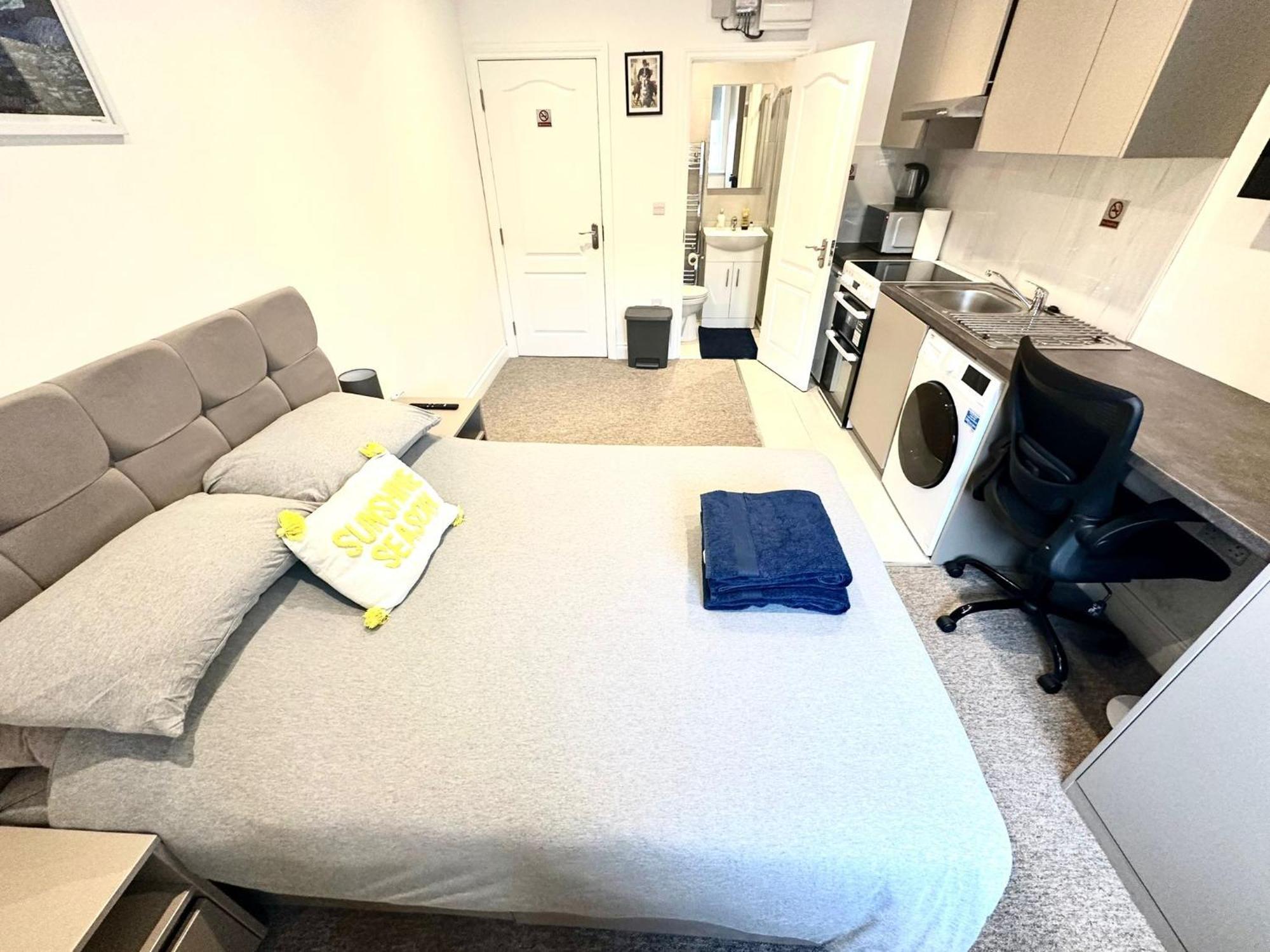 Bright Modern, Private Apartment,15 Mins To Central London Хендон Экстерьер фото