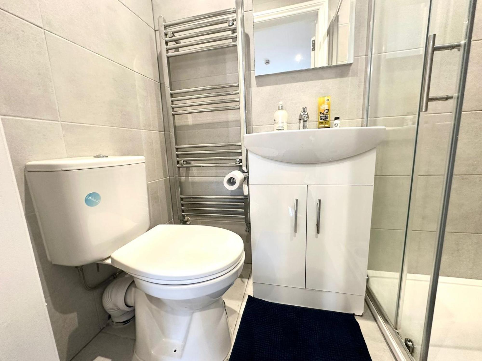 Bright Modern, Private Apartment,15 Mins To Central London Хендон Экстерьер фото
