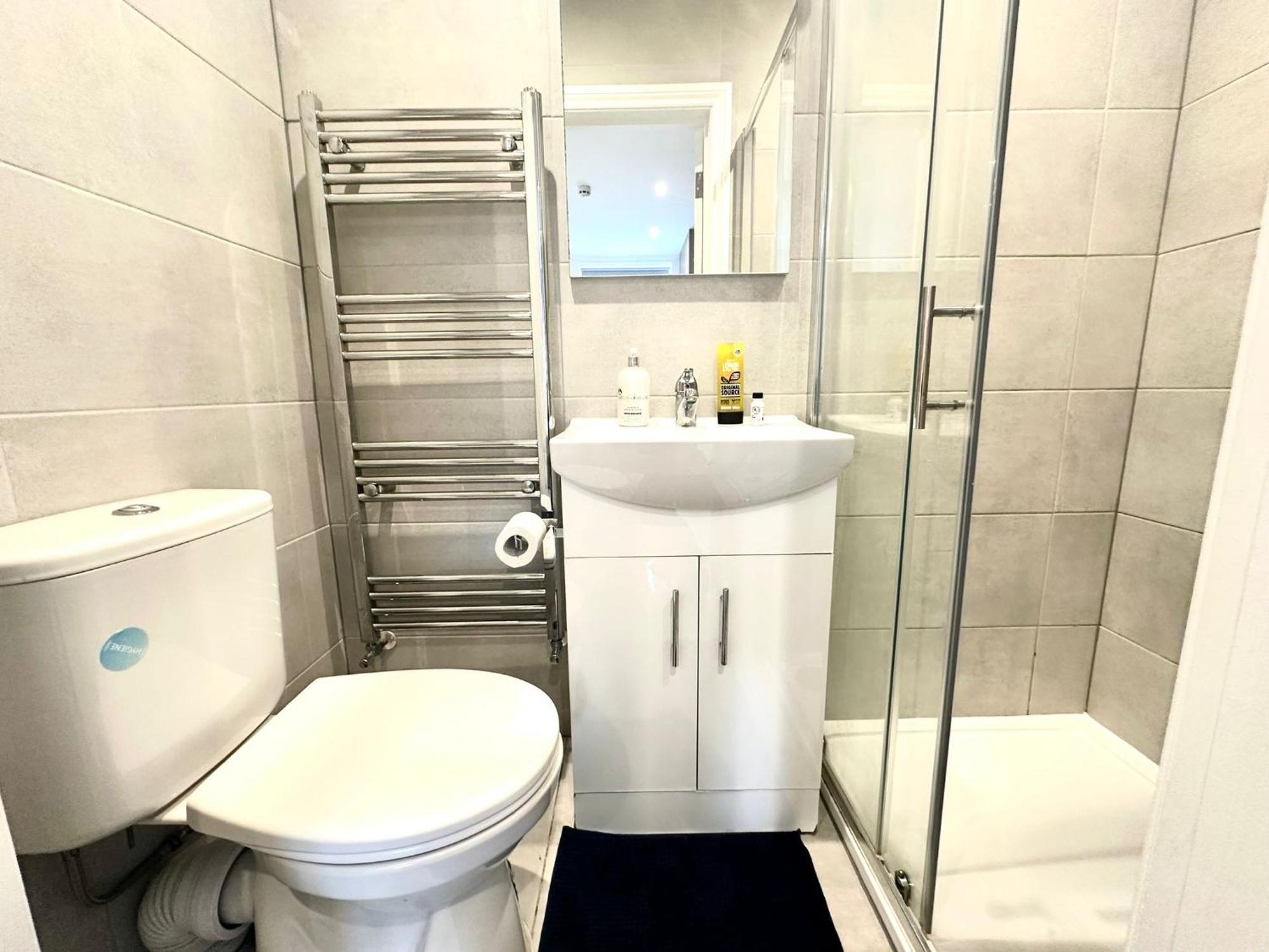 Bright Modern, Private Apartment,15 Mins To Central London Хендон Экстерьер фото